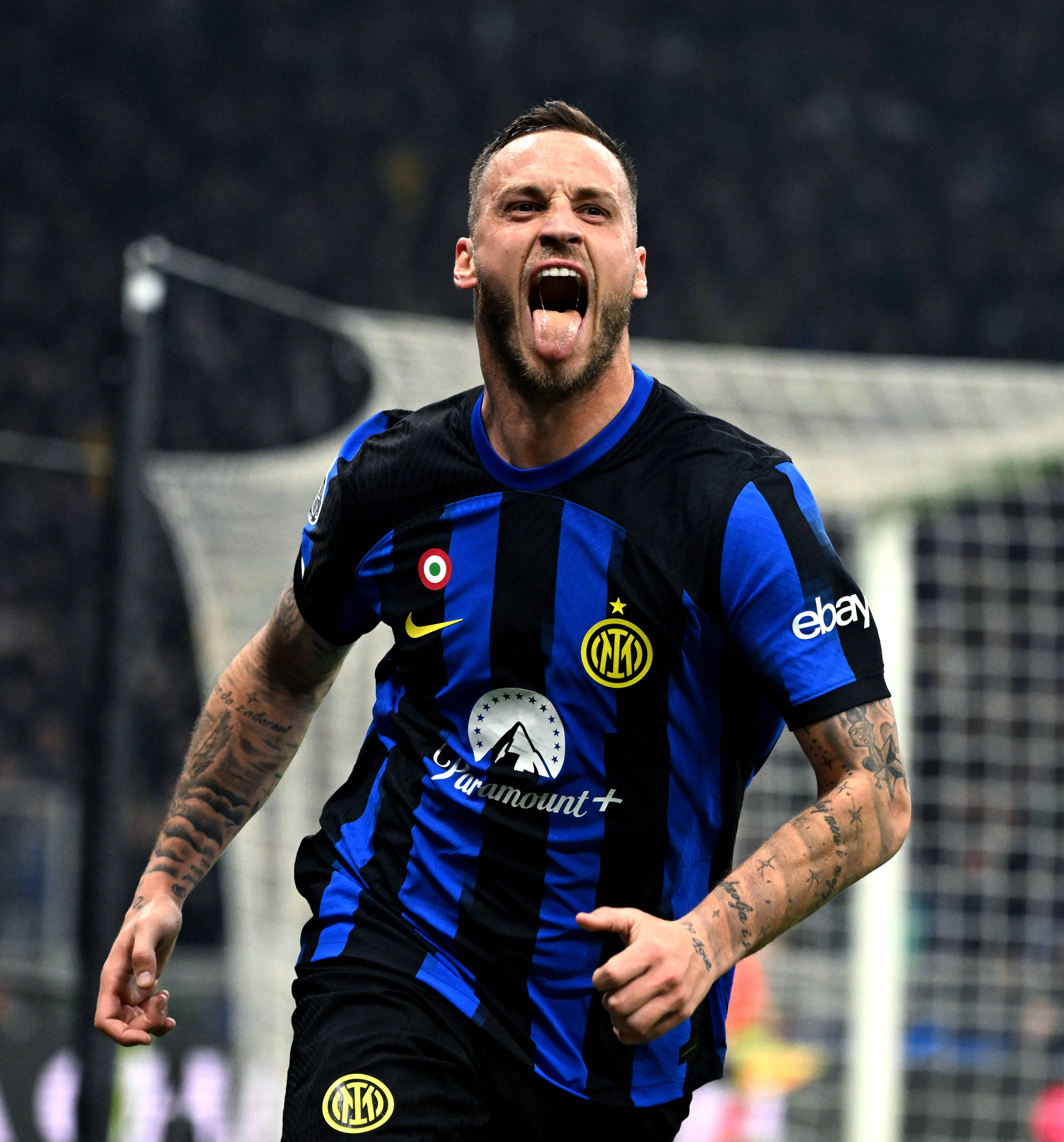 37岁80天，莱万是西甲历史上演帽子戏法第四年长的球员（莱万37岁80天，成为西甲历史上第4年长完成帽子戏法的球员）