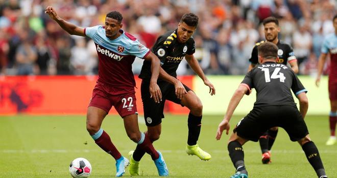 董路：中国是世界上最不热爱足球的人!球员不爱足球,就是干活挣钱（董路直言：中国人对足球缺乏热爱，球员多把踢球当赚钱的工作）