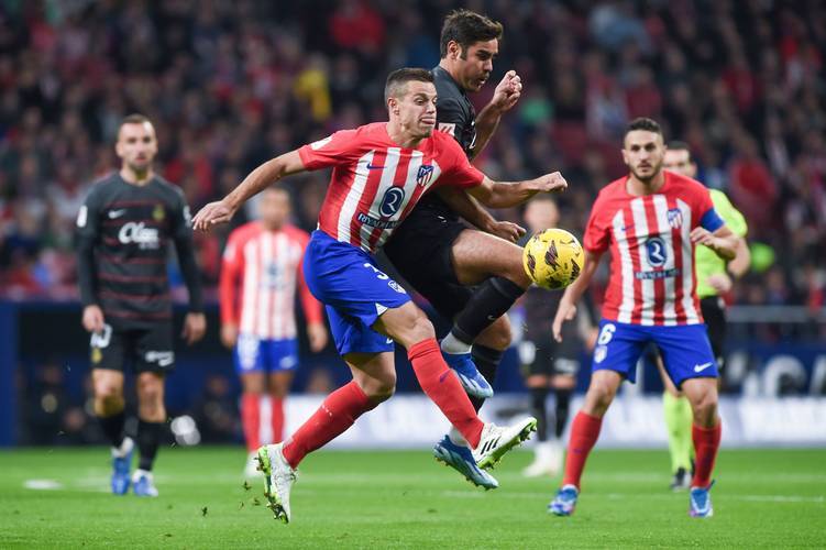 孔帕尼：阿芳很可能下周末复出；我们祝穆勒在美职联决赛获胜