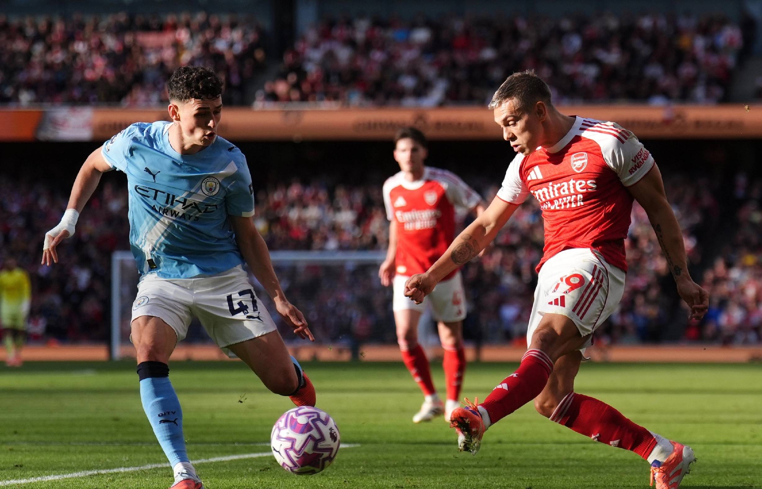 梅西结束印度行，已与家人一同返回阿根廷过圣诞节（梅西结束印度之旅，携家人返阿根廷共度圣诞节）