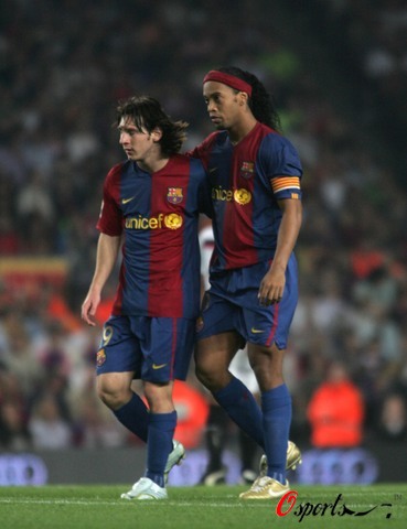 鹈鹕教练：琼斯和普尔的恢复进度相似，我们正让他们尽快归队