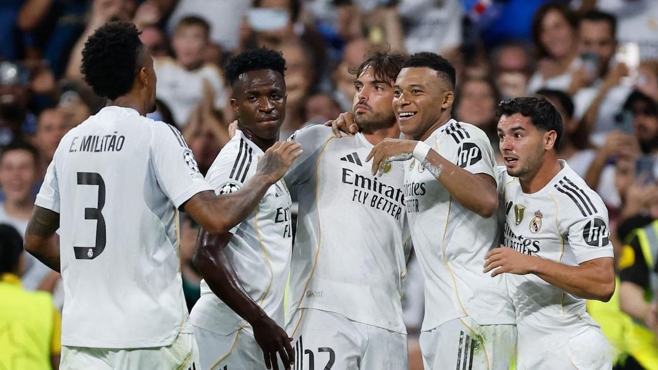 国足未来第一左后卫：华裔球星90万欧转会费登陆波兰联赛！（国足潜在头号左后卫：华裔新星以90万欧转会费加盟波兰联赛）