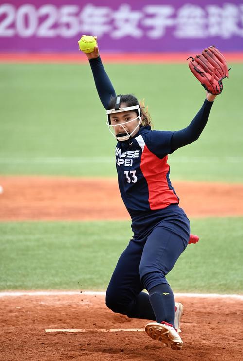 津门虎主帅于根伟积极引援奥乌苏，助力球队提升，期待其归化入籍，展现强大进攻实力，助球队稳定发展。