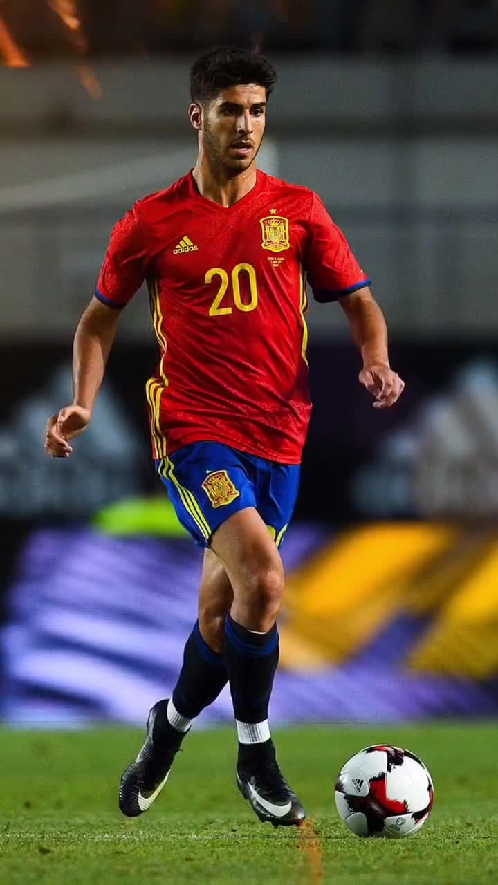 皇马队史第五次西甲主场有两人被罚下，上一次是20年前（皇马时隔20年再现西甲主场两人被罚下，队史第5次）