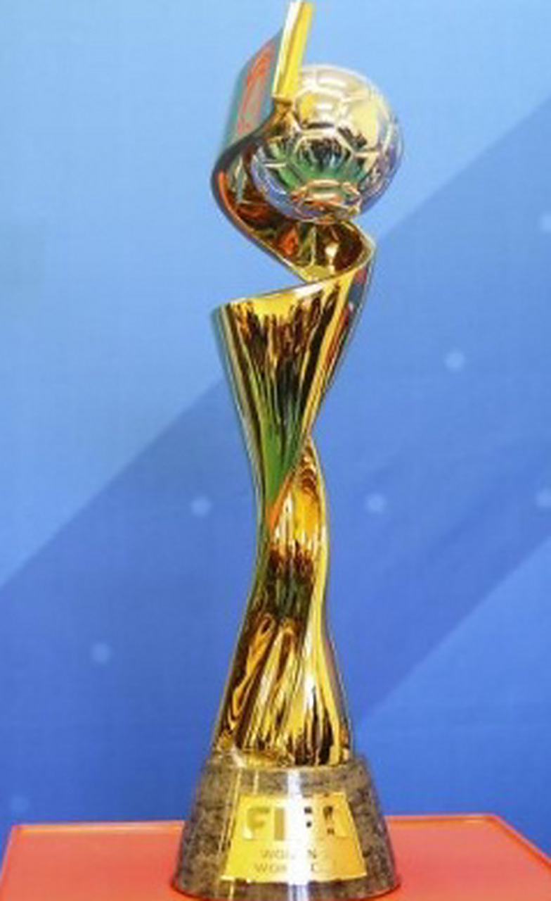 随着保罗在本赛季结束后退役，梦八仅剩下詹姆斯一人还未退役