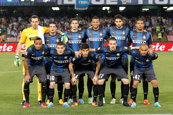 记者：米兰将与莱万经纪人会面讨论转会，伊布支持这一交易