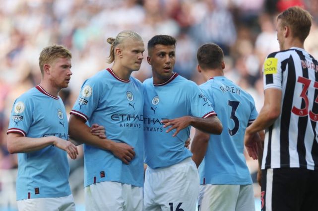 太阳报：曼联挖角西汉姆球迷服务主管，将担任新通讯总监（太阳报：曼联从西汉姆签下球迷服务负责人，出任俱乐部新任传播总监）