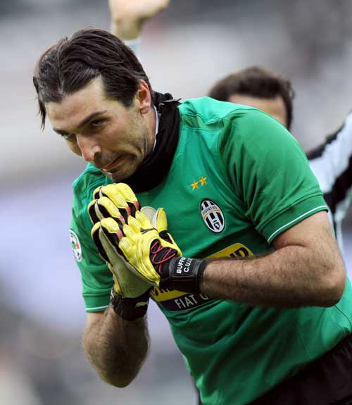 冠绝欧洲！凯恩19年起世预赛、欧预赛狂轰40球，超C罗8球（凯恩自2019年世预赛+欧预赛轰入40球，欧洲称王，领先C罗8球）