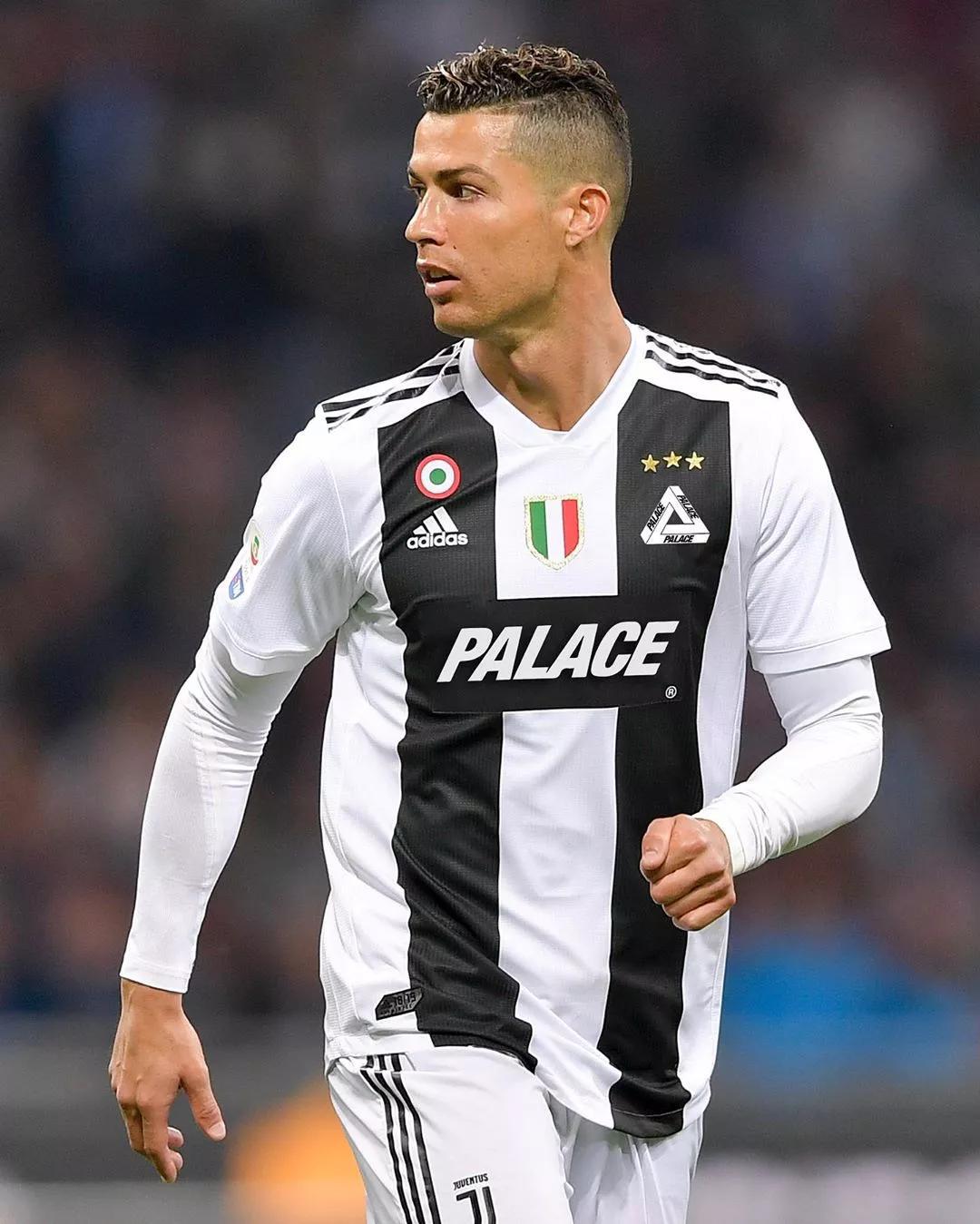 马内：我从未见过像菲尔米诺这样的球员，他太出色了（马内盛赞菲尔米诺：前所未见的球员，太出色了）