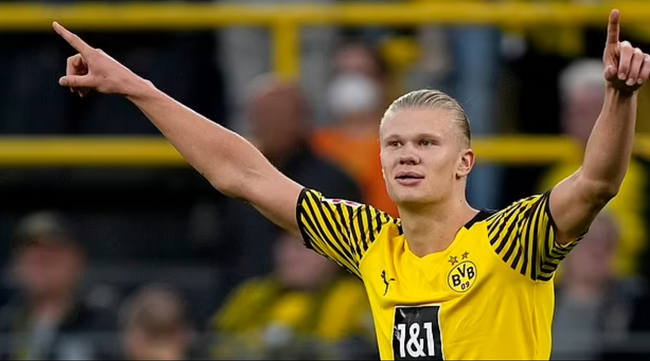 年终大战半决赛实时赛况：哈兰德暂落后C罗超1000票，姆巴佩领先凯恩（年终大战半决赛票选实况：哈兰德暂落后C罗逾千票，姆巴佩领先凯恩）