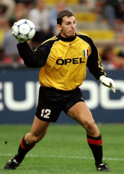 罗马诺：41岁弟媳将离开弗鲁米嫩塞，在世界杯前找个新东家（罗马诺：41岁弟媳将告别弗鲁米嫩塞，争取在世界杯前敲定下家）