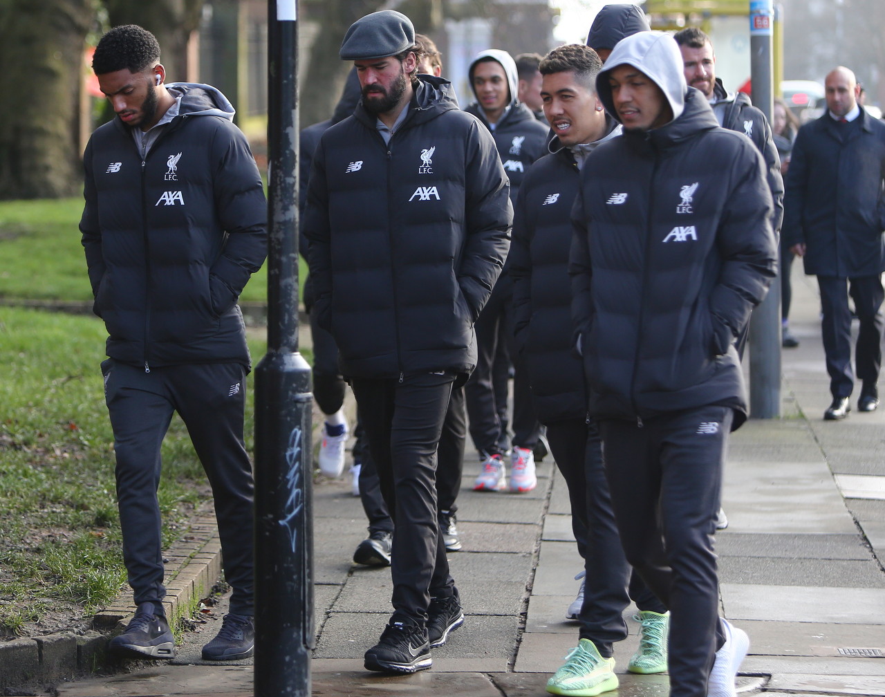 萨里：建议把VAR设备放的离替补席远一点，裁判需要冷静判断