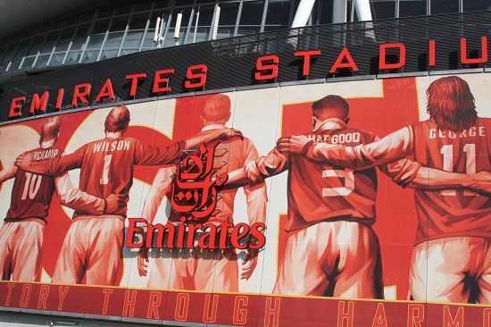 官方：利物浦传奇队明年3月将与多特传奇队踢慈善赛