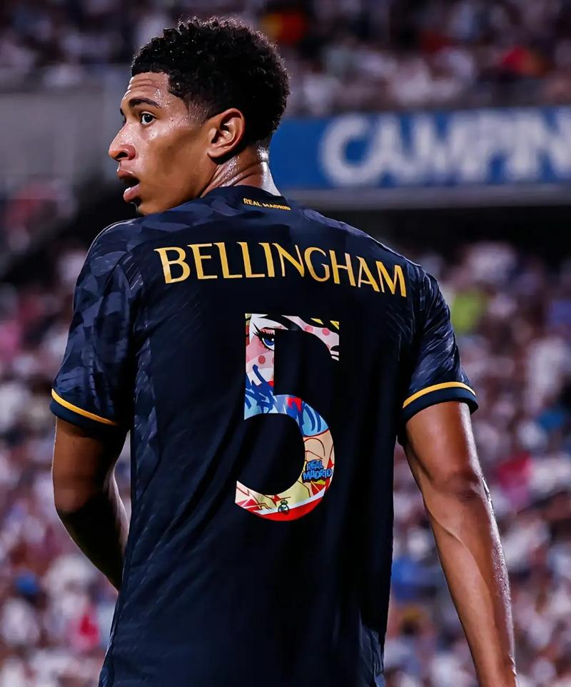 越来越大了，泰州高速口已经搭好巨幅“苏超”冠军标语