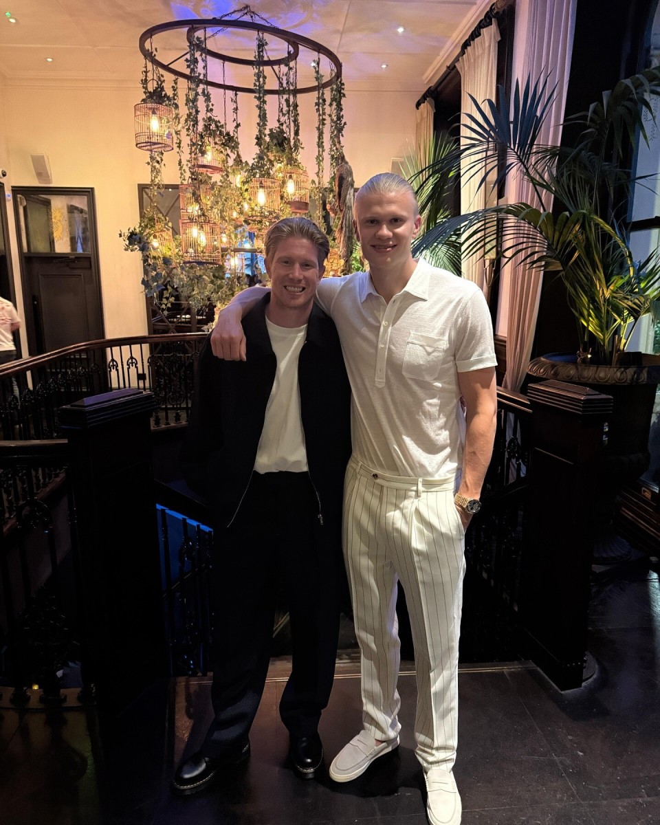 意甲媒体热议：米兰前锋希门尼斯未来扑朔迷离，媒体坚称他将离开而经纪人否认！（意媒聚焦：米兰前锋希门尼斯去留成谜，媒体断言将离队，经纪人予以否认）